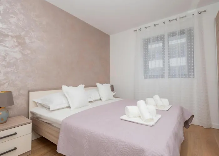 2 Bedroom Cozy In Apartament Makarska