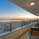 2 Bedroom Cozy In Lägenhet Makarska