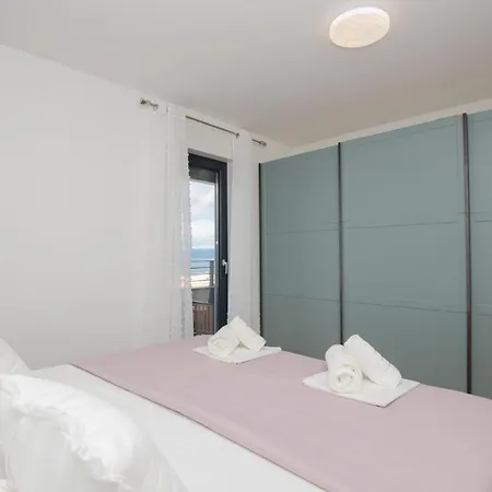 Lovely Apartment In Makarska With Wifi *