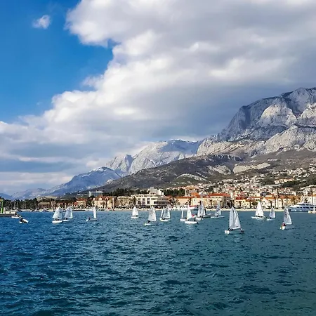 Apartamento Lovely In With Wifi Makarska