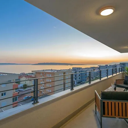 Lovely In With Wifi Apartamento Makarska