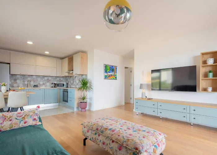 2 Bedroom Cozy In Апартаменти *