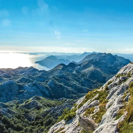 Apartment 2 Bedroom Cozy In *