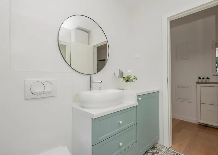 Apartment 2 Bedroom Cozy In